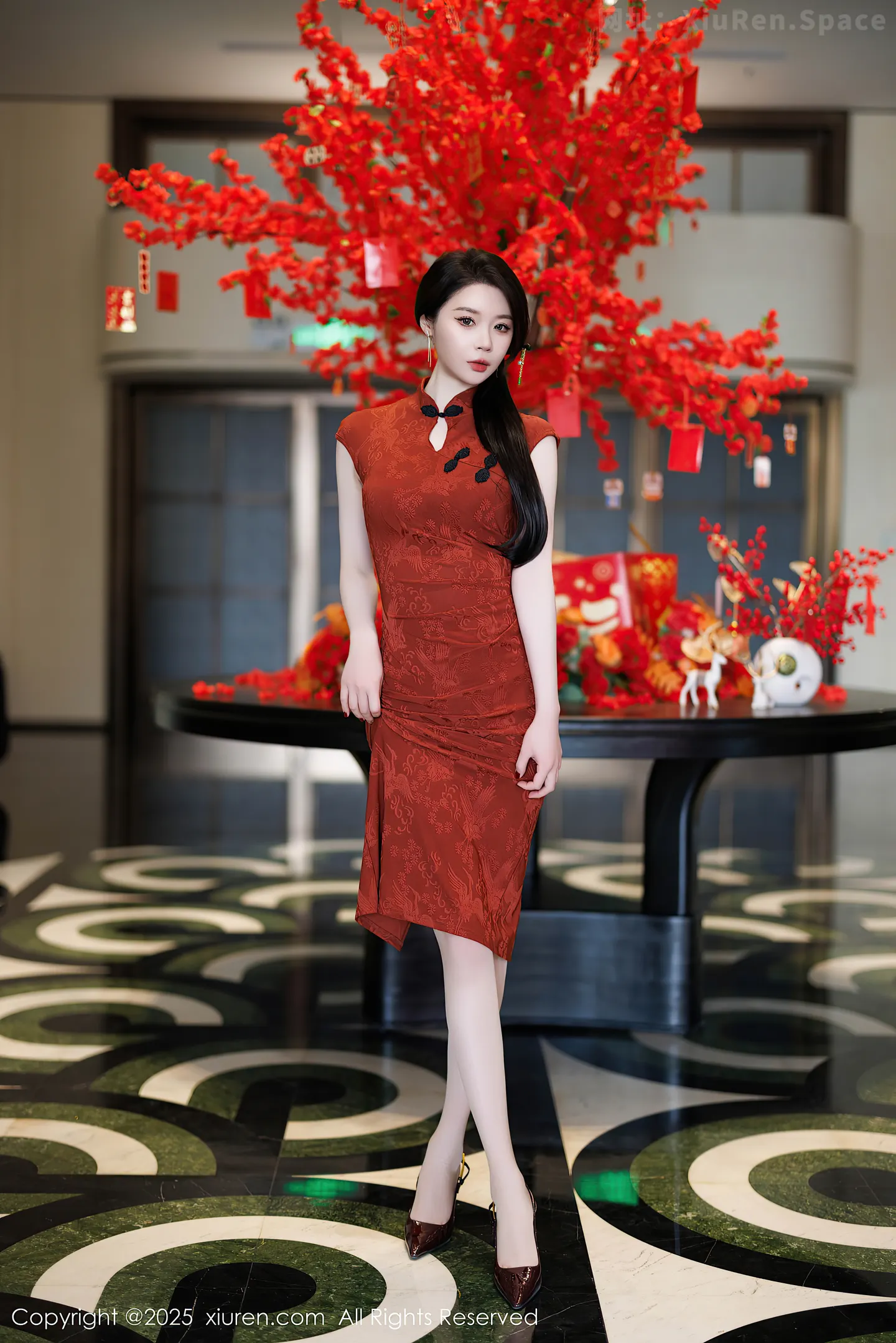 图片[2]-[XiuRen秀人网] VOL.9812 模特梦心玥性感红色旗袍服饰露红色内衣秀高挑曼妙身姿诱惑写真91P-秀人网官方网站